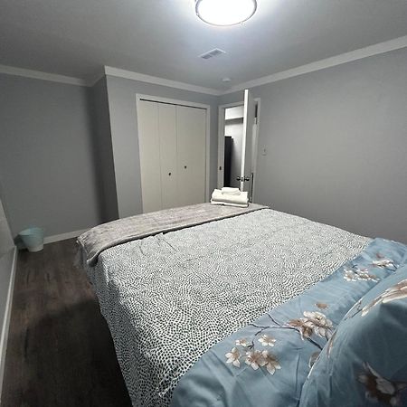 Cute Highlandpark Appartement YYC Buitenkant foto