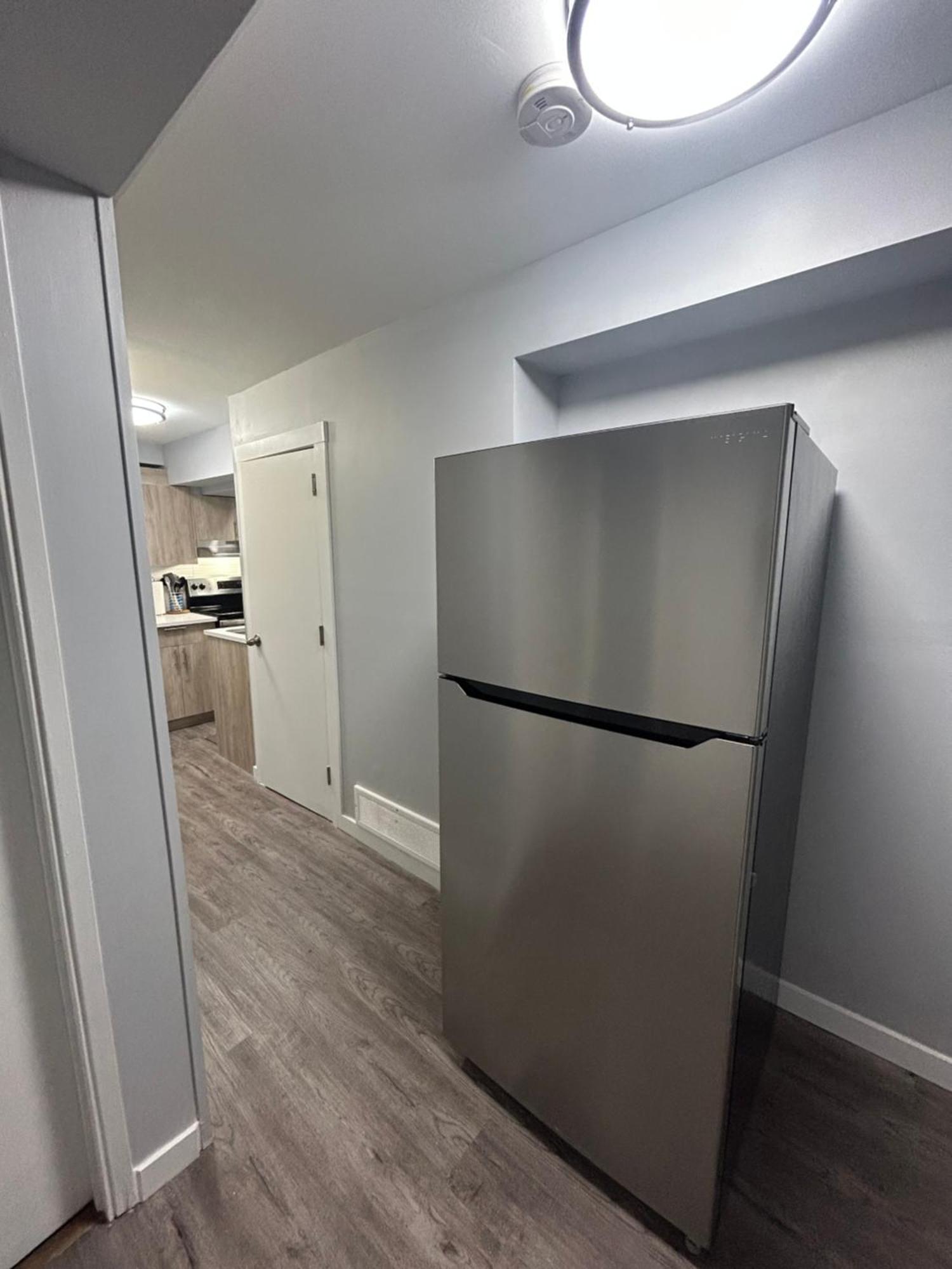 Cute Highlandpark Appartement YYC Buitenkant foto
