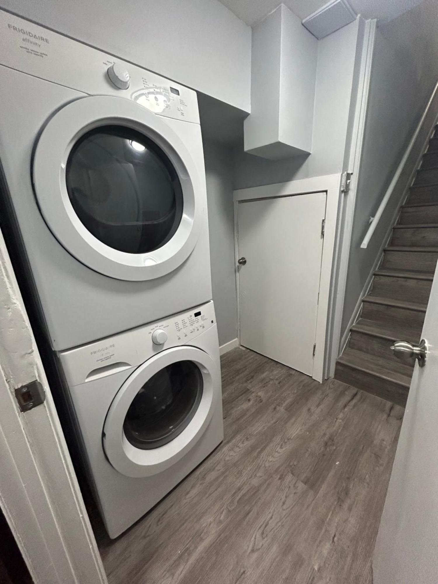 Cute Highlandpark Appartement YYC Buitenkant foto